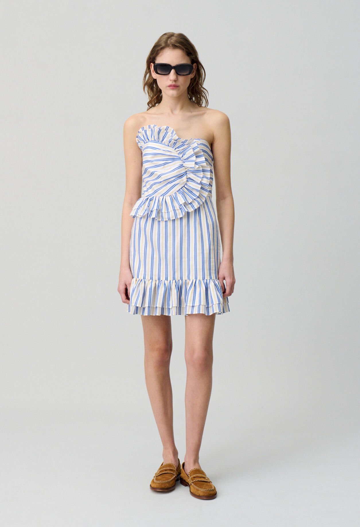 Vestido corto con volantes