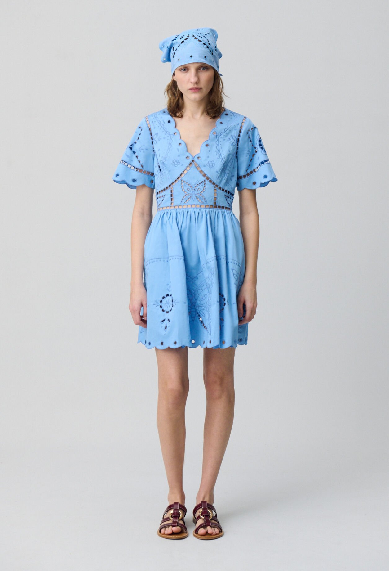 Vestido corto bordados de mariposas