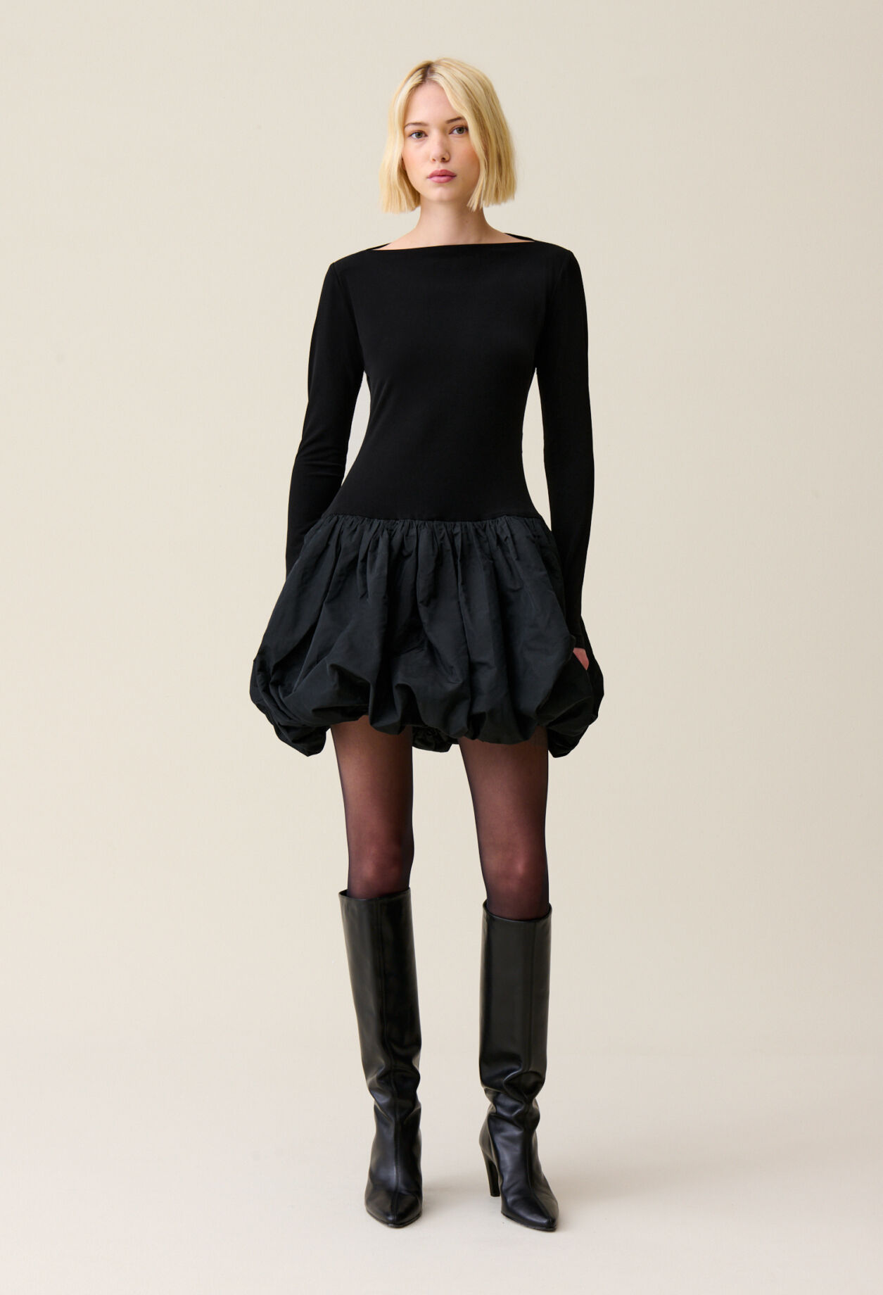 Vestido bicolor falda globo negra