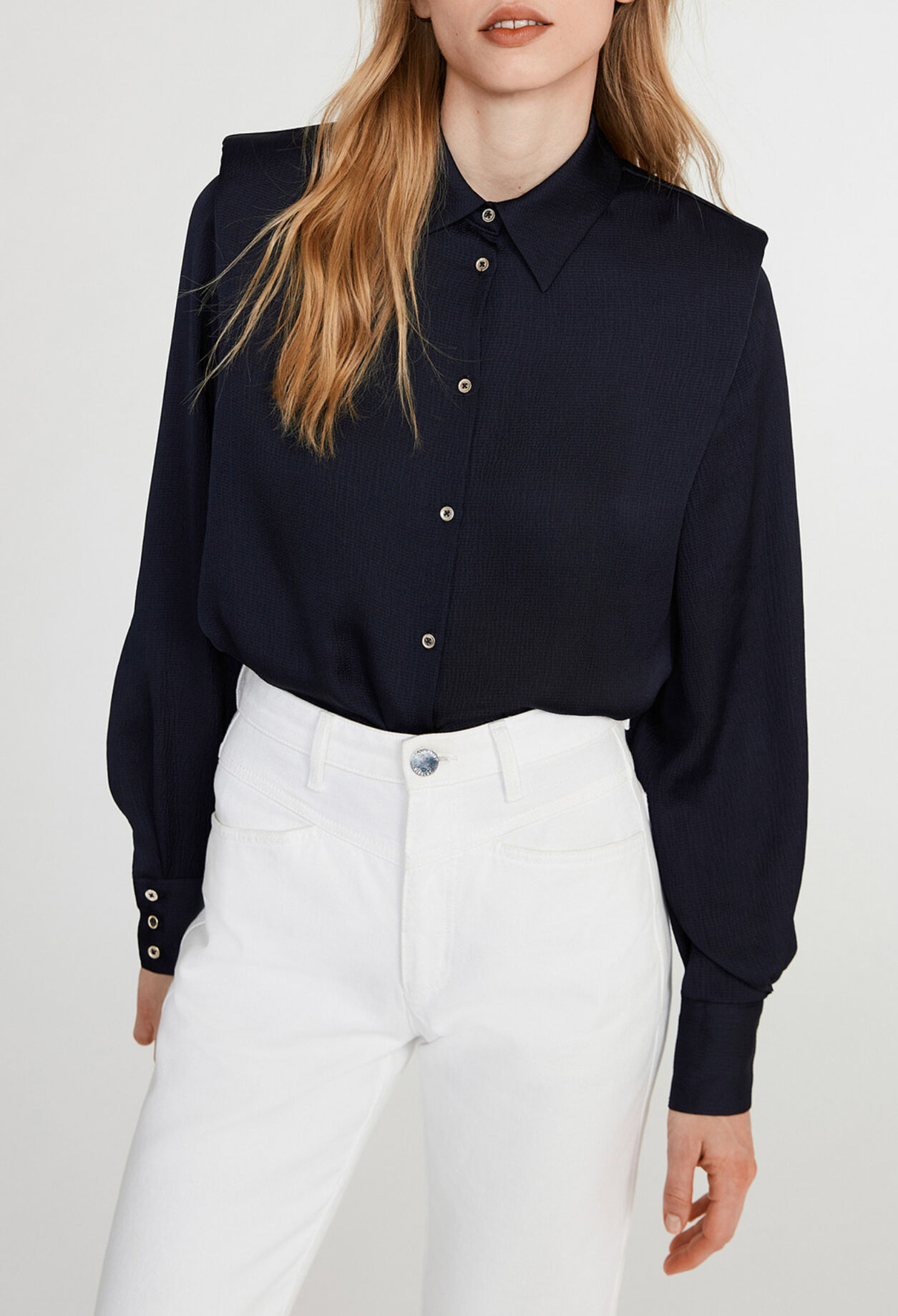 Camisa con hombreras