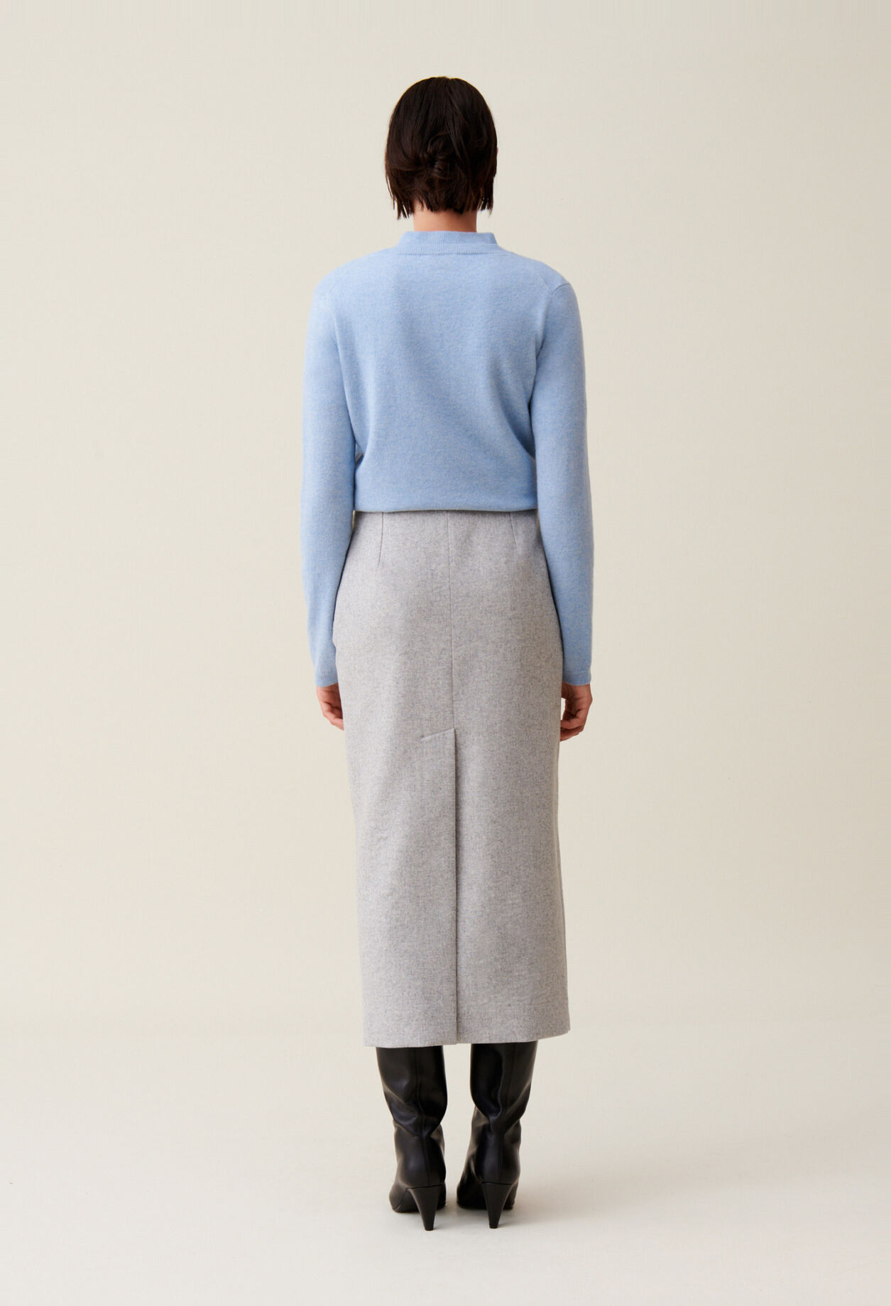 Falda l&aacute;piz gris de talle alto