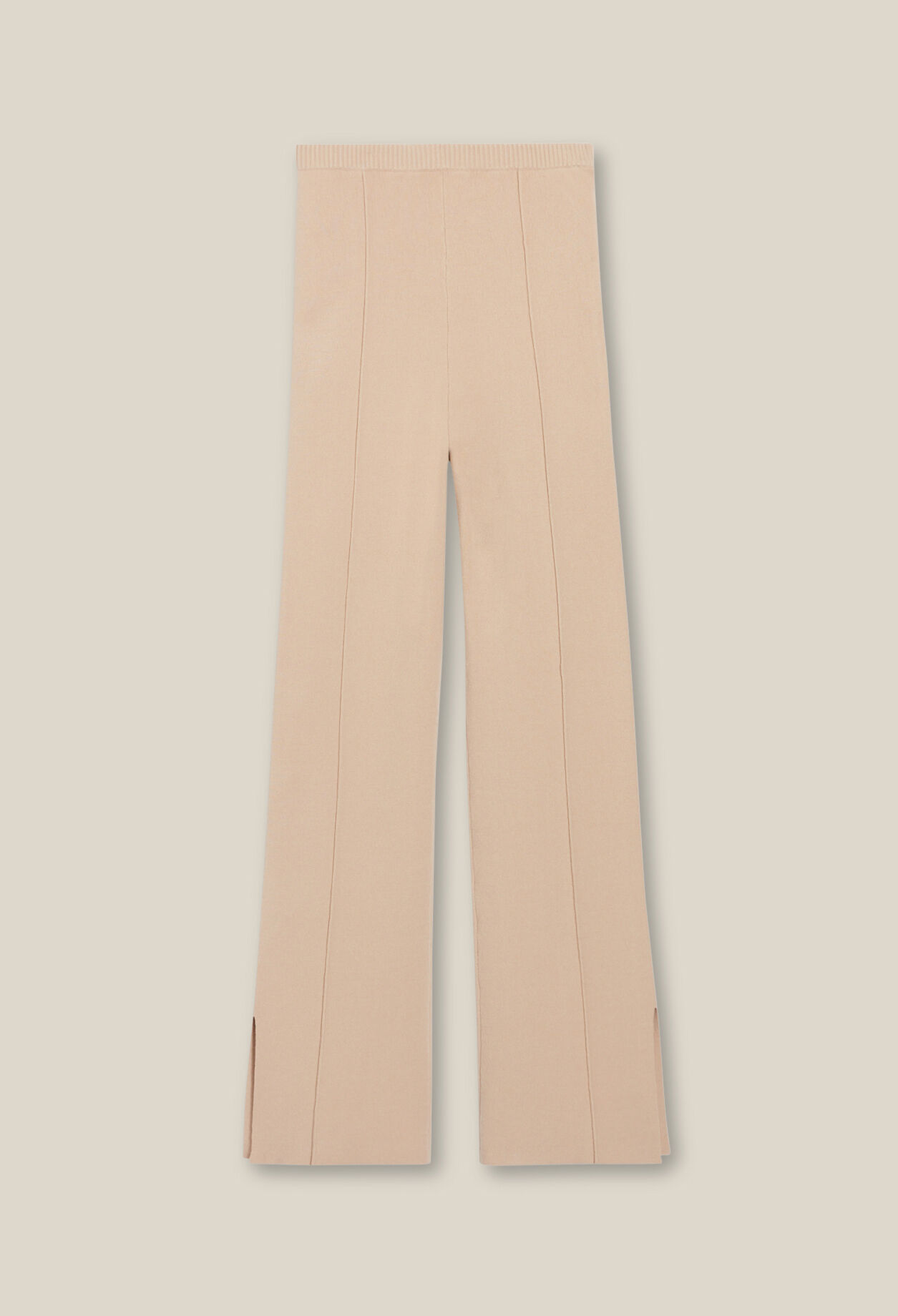 Pantalón recto y aperturas en tobillos