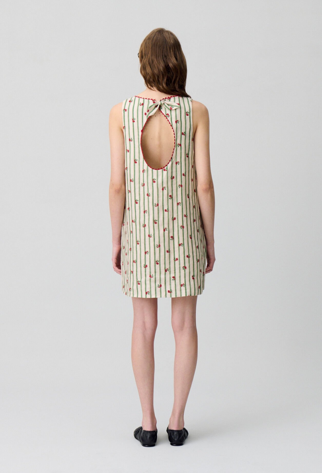 Vestido corto sin mangas