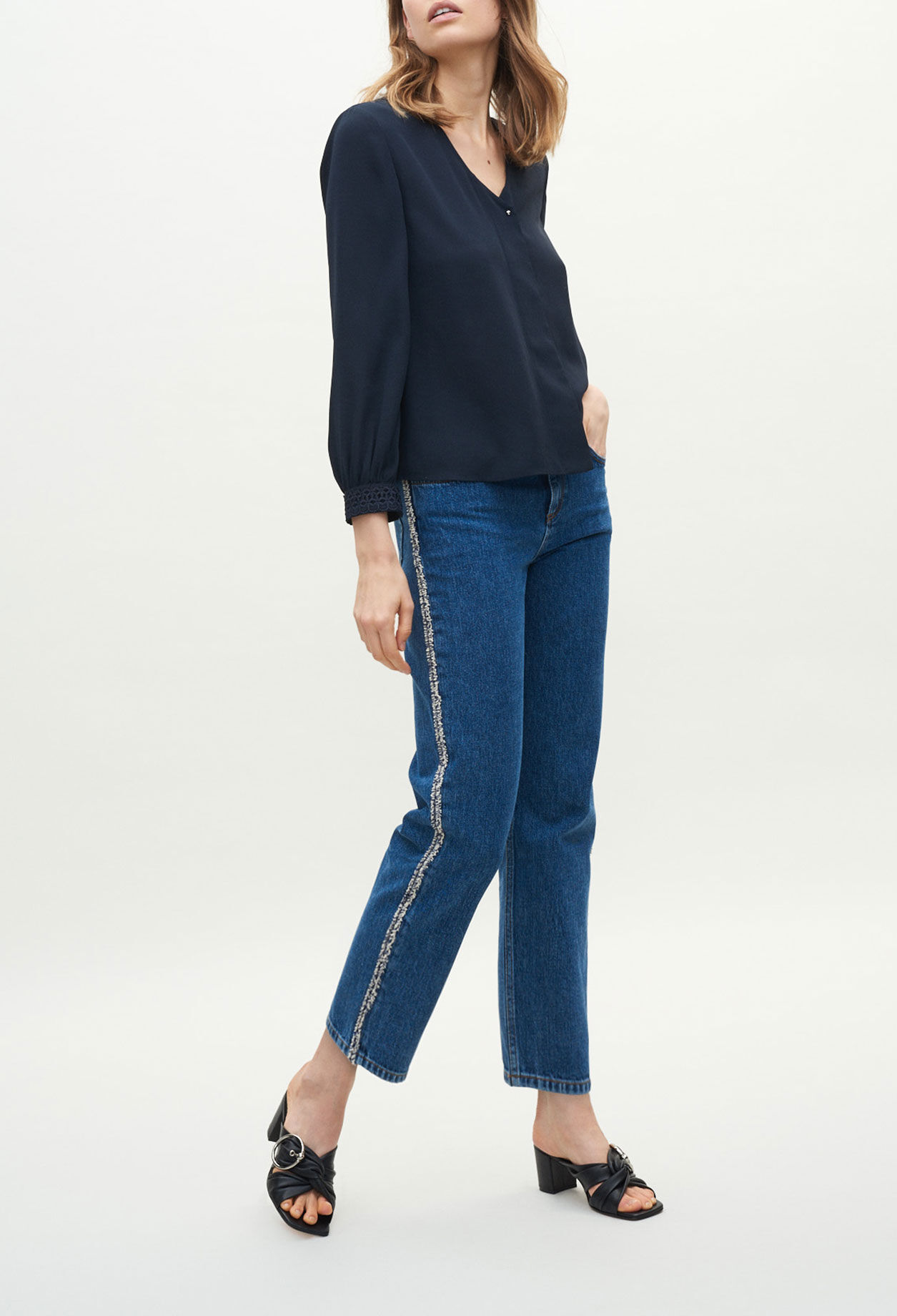 Blusa con puños bordados