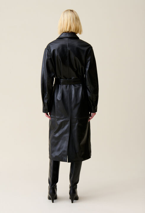 Gabardina de cuero con solapa
