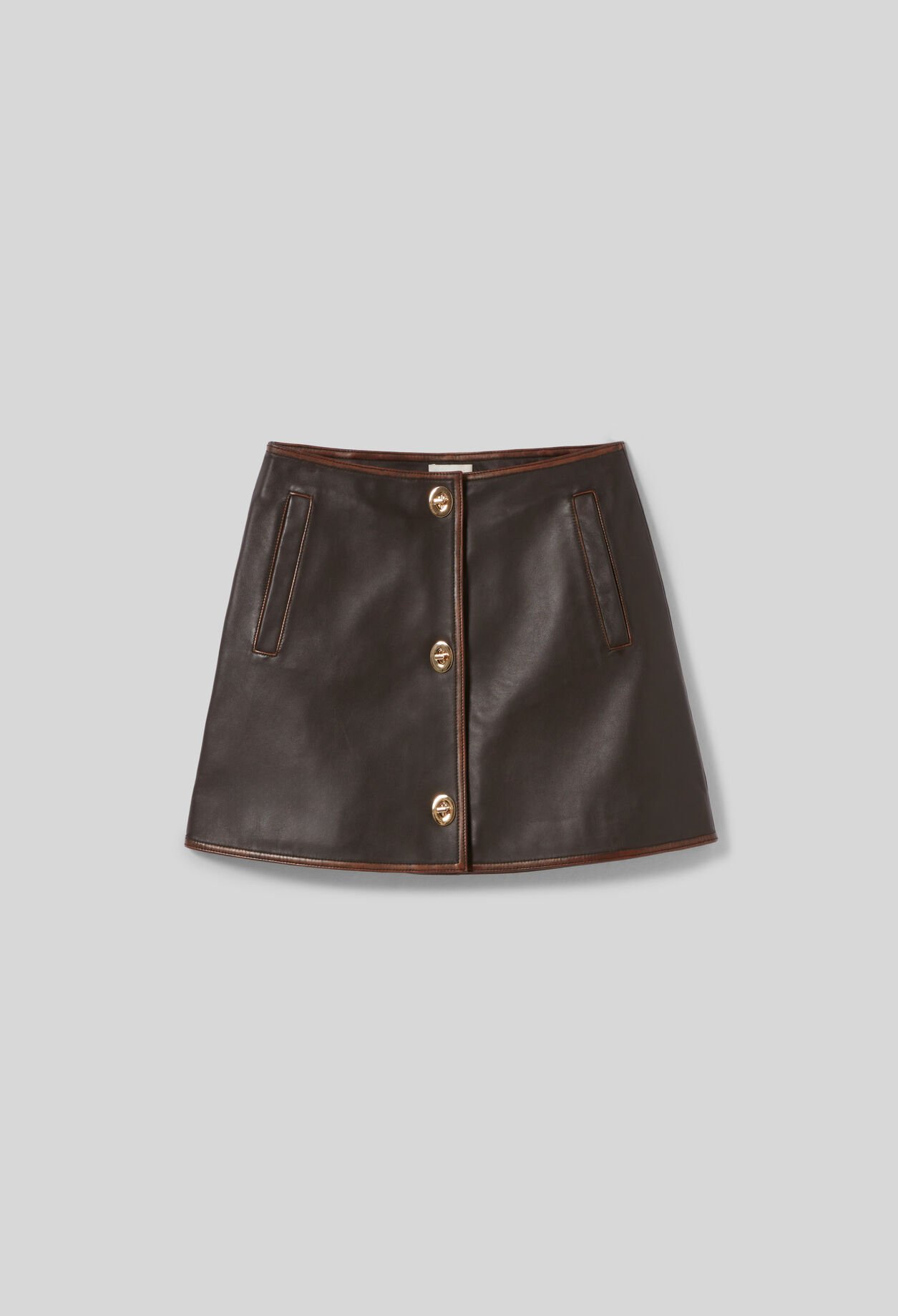 Falda de cuero trapezoidal corta