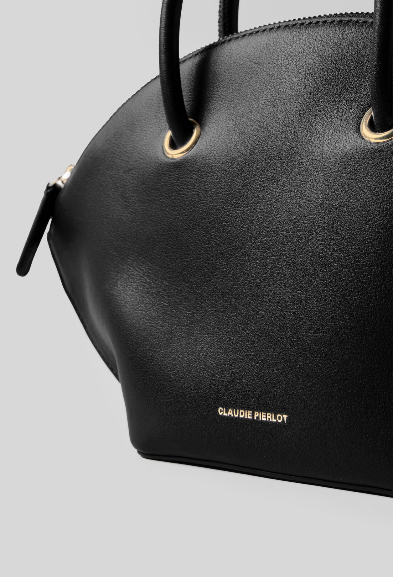 Bolso piel lisa con aros dorados