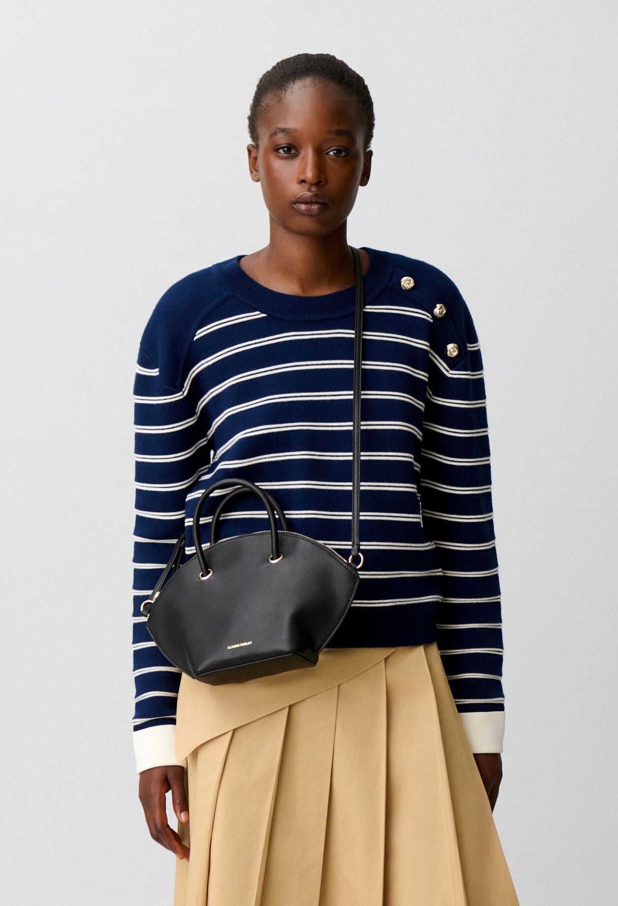 Bolso piel lisa con aros dorados