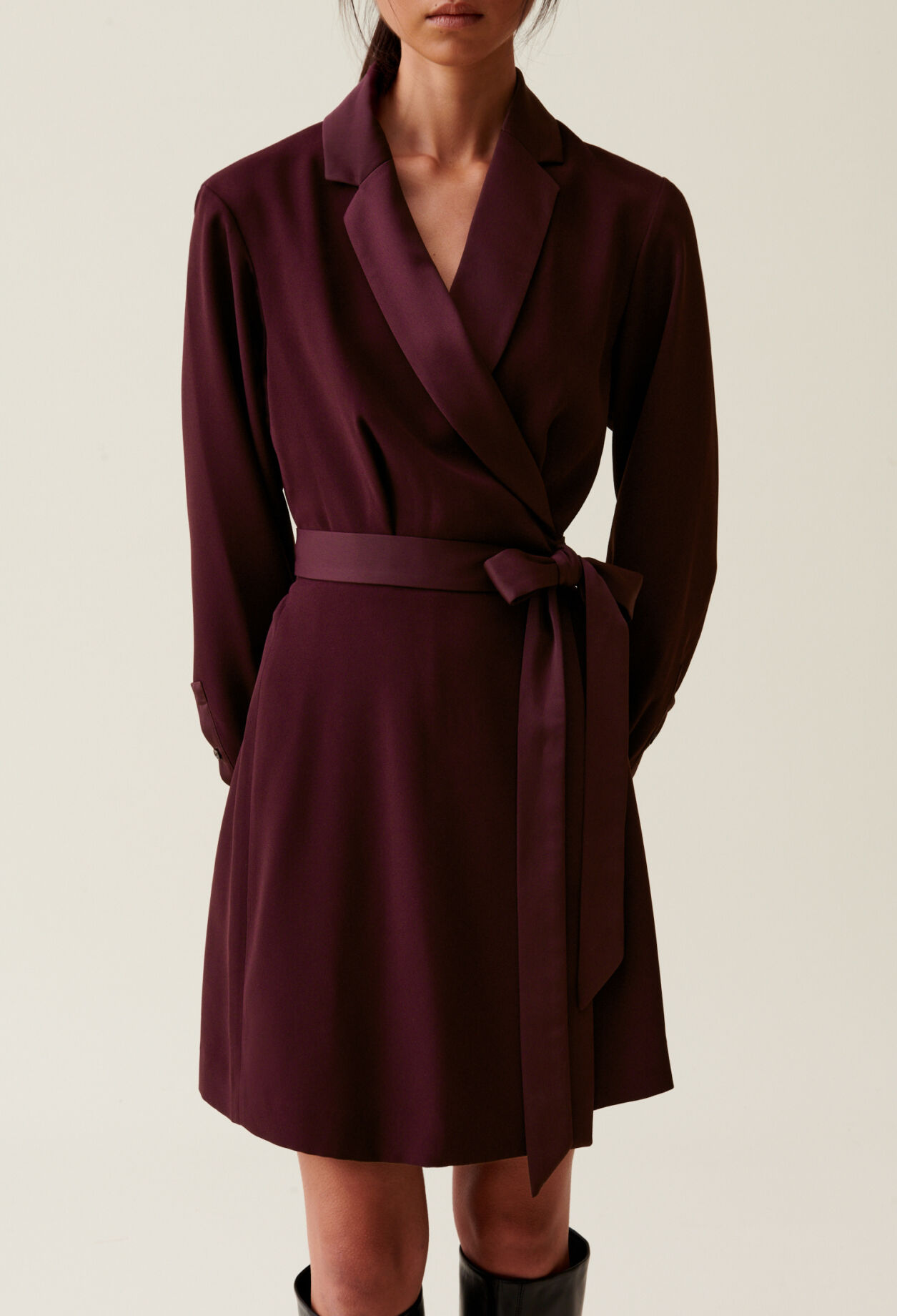 Vestido cruzado con solapa