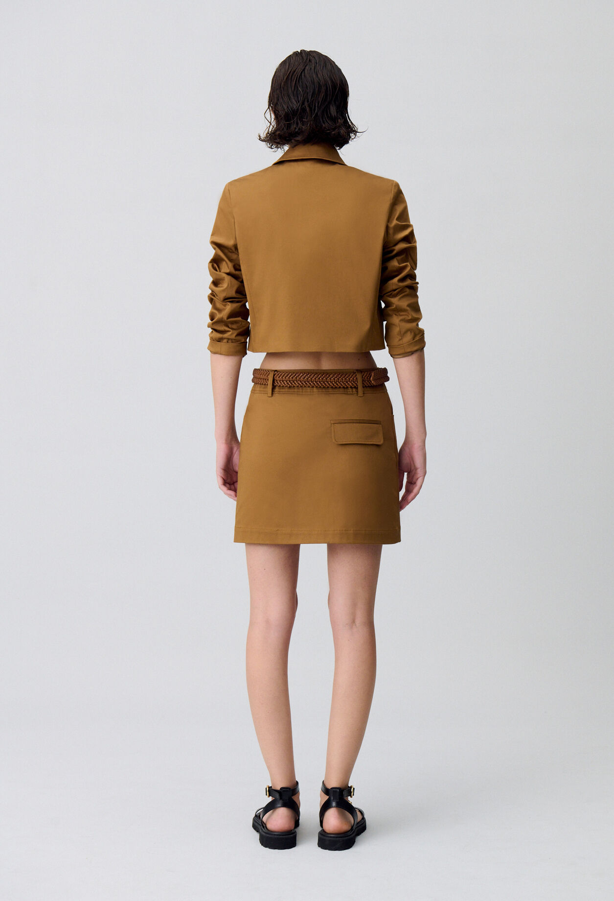 Chaqueta corta con cuello de solapa