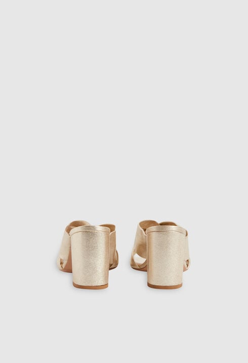 Chinelas de piel dorada