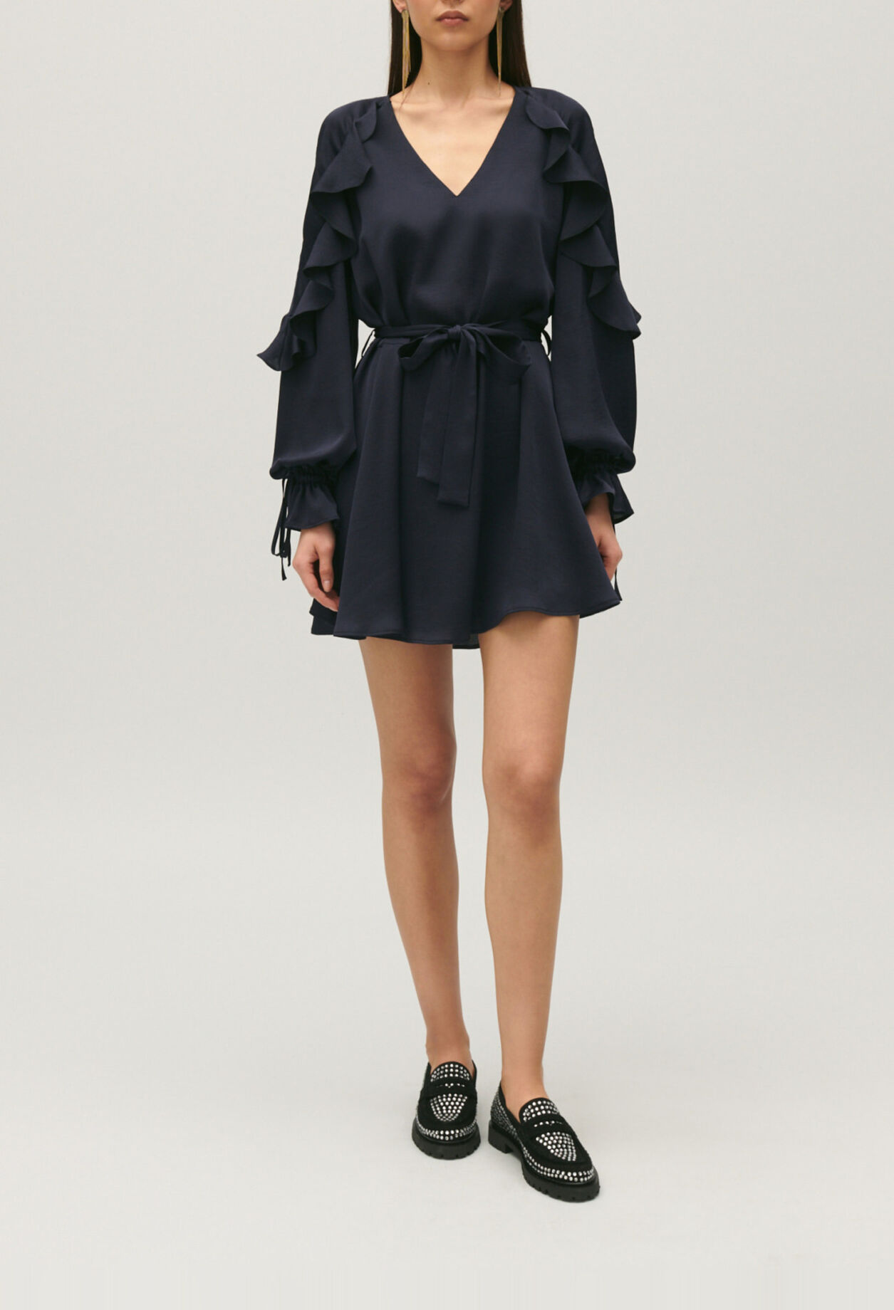 Vestido corto con volantes azul marino