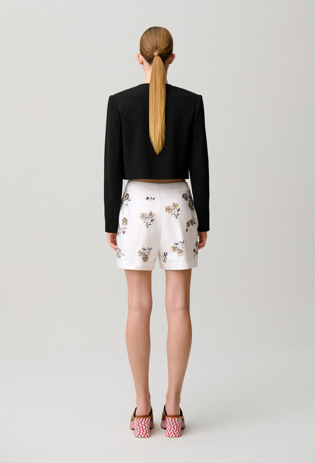 Chaqueta con cuello redondo