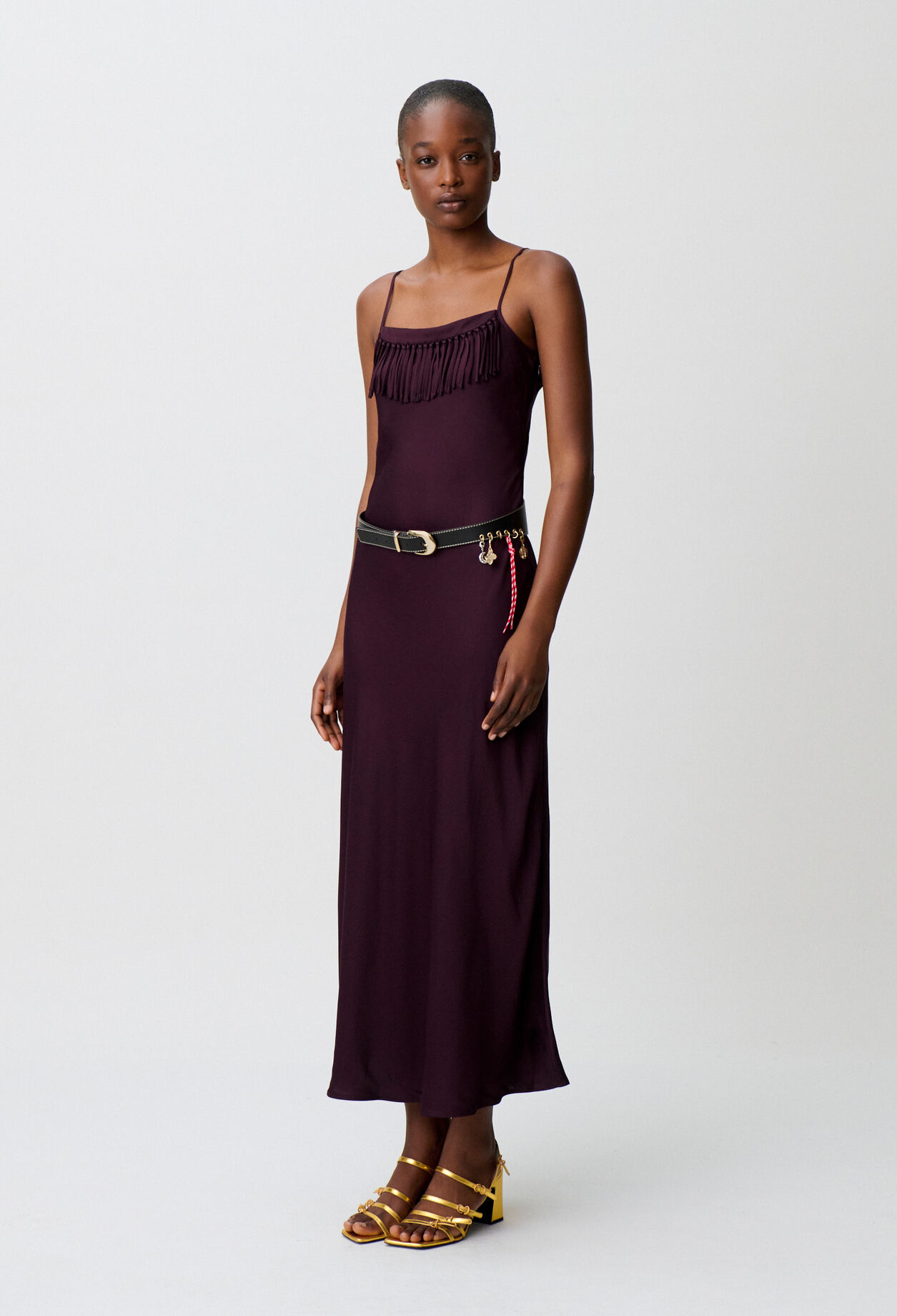 Vestido fluido satinado con flecos