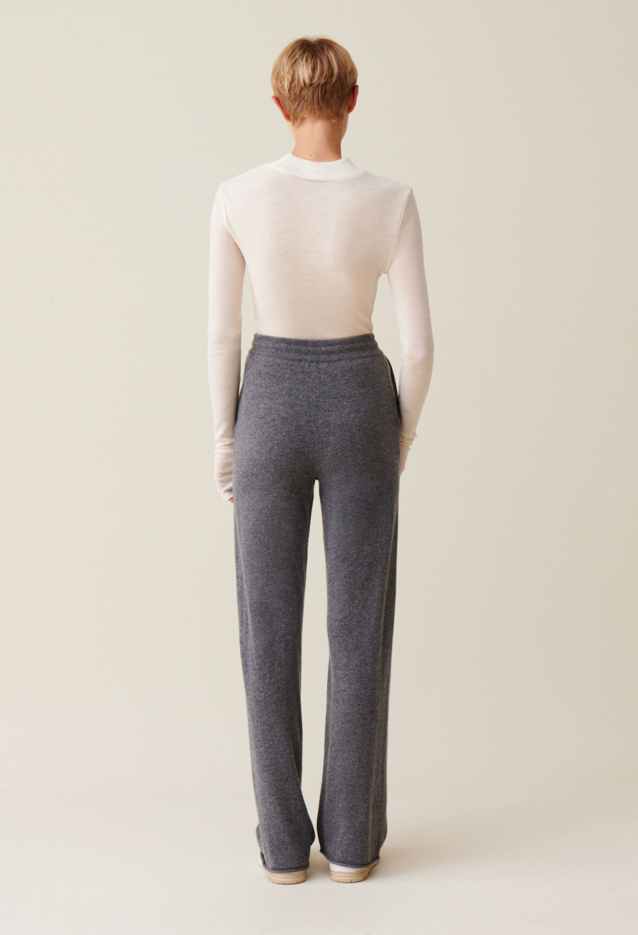 Pantalón fluido gris de cachemir