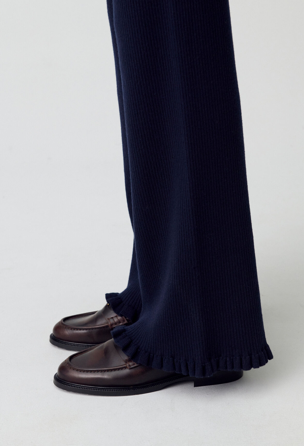 Pantalón de punto acampanado
