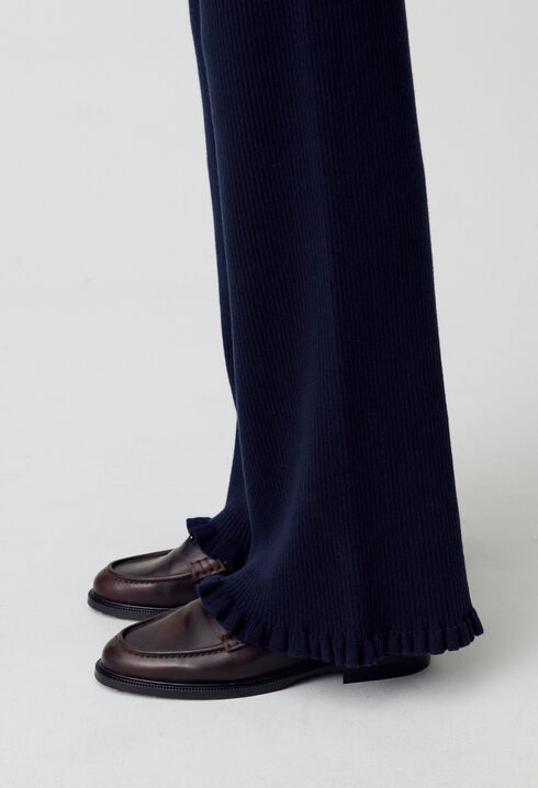 Pantalón de punto acampanado
