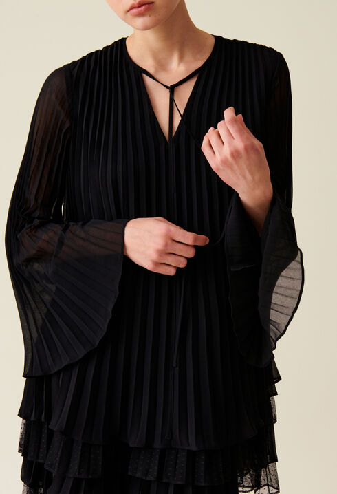 Vestido corto negro volantes
