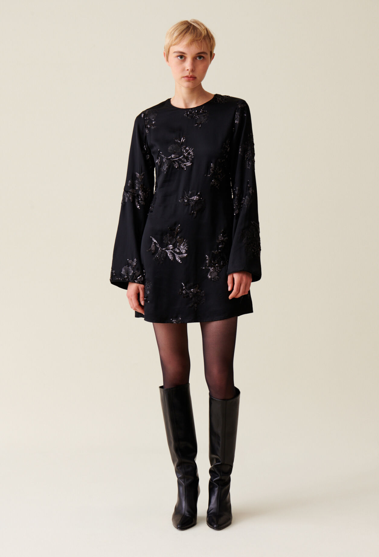 Vestido corto negro lentejuelas