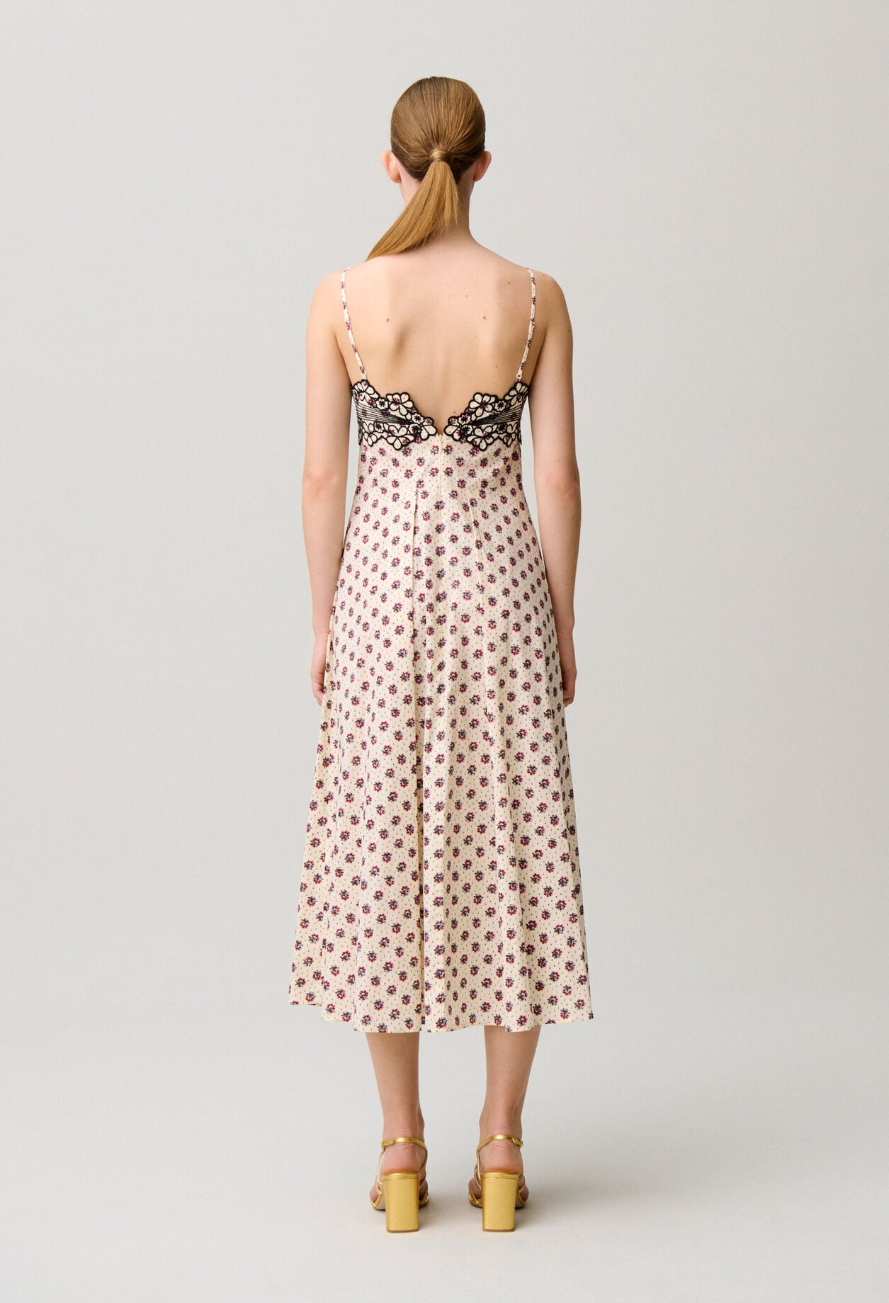 Vestido algod&oacute;n estampado bordado