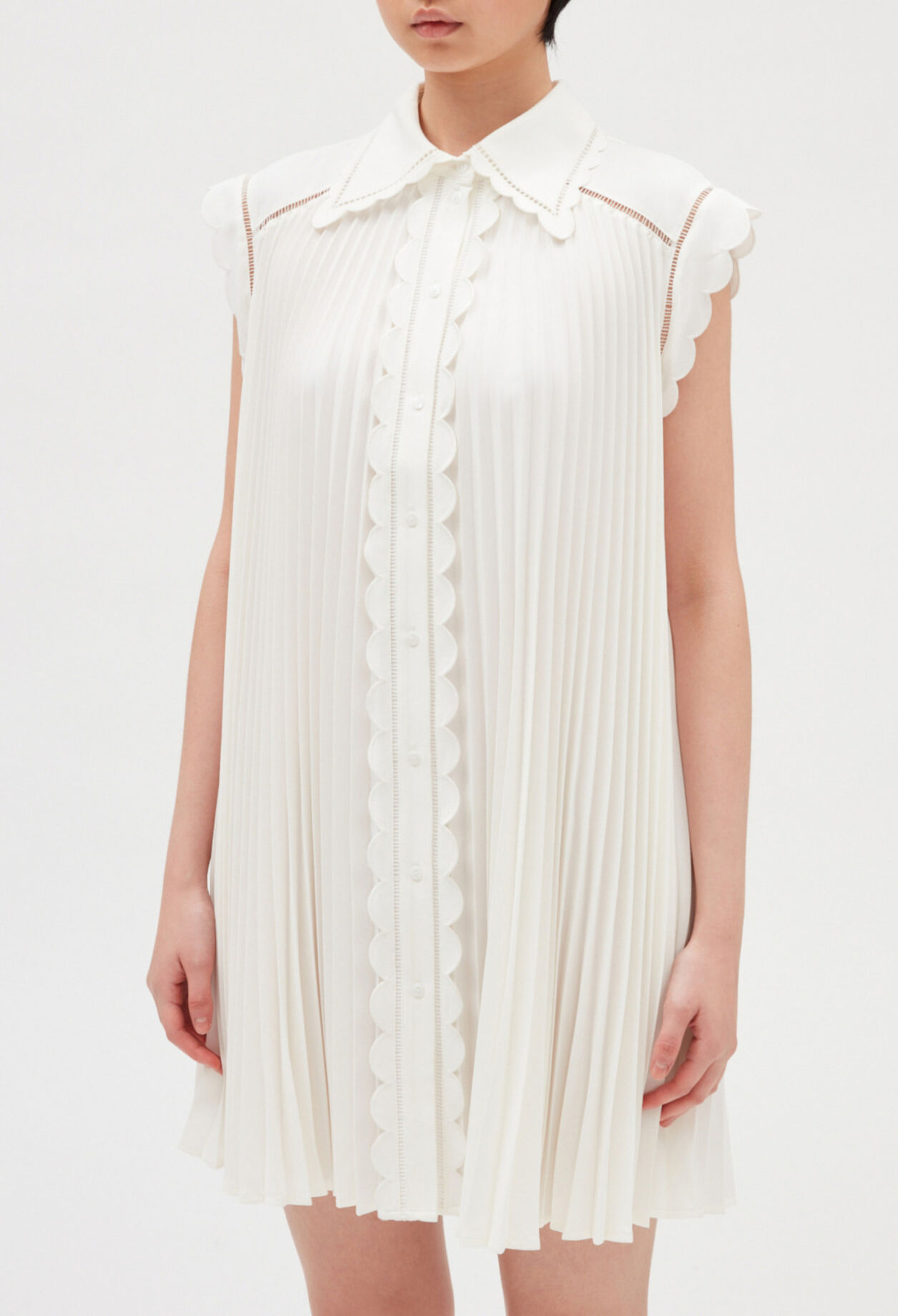 Vestido corto plisado