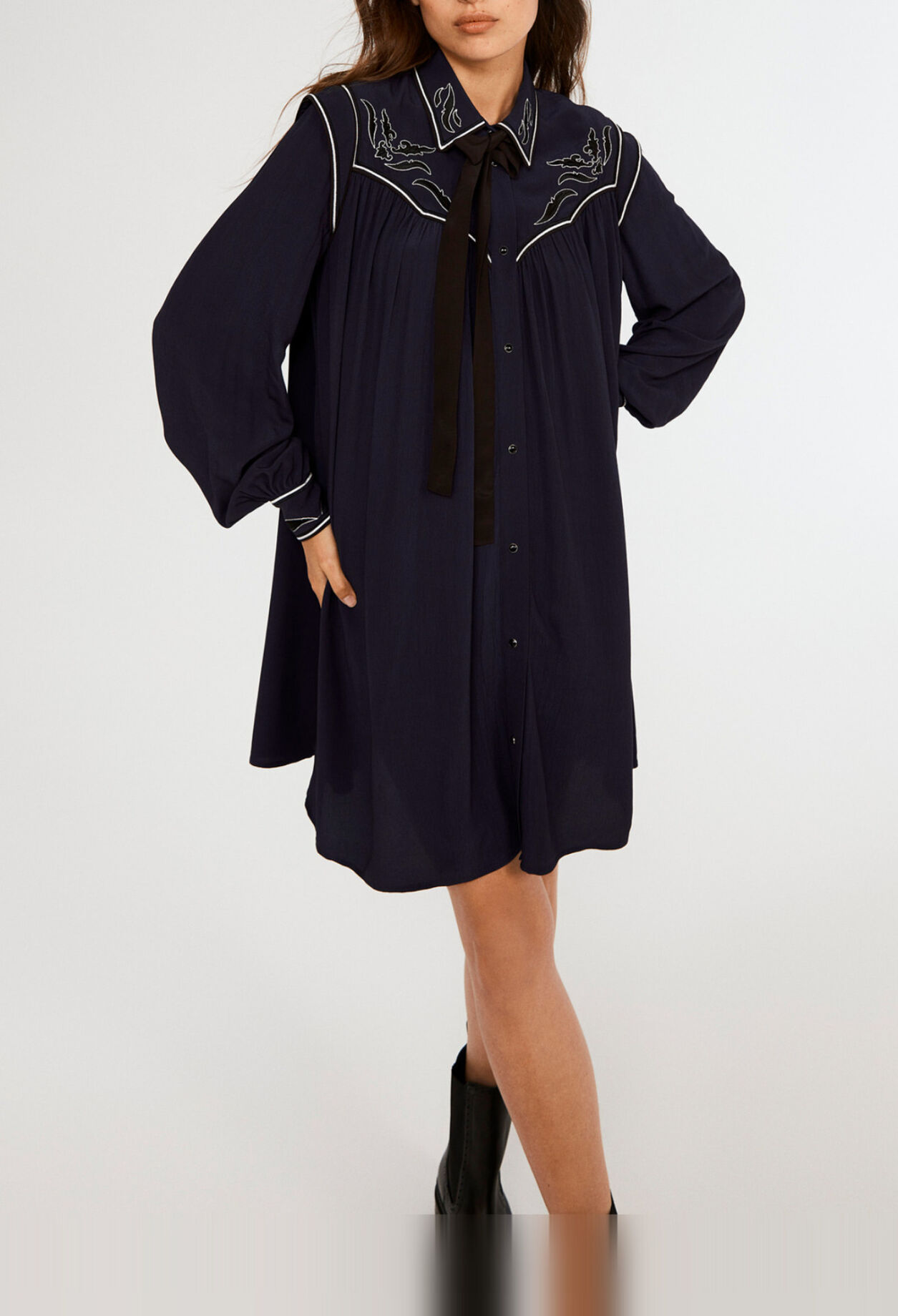 Vestido con flecos