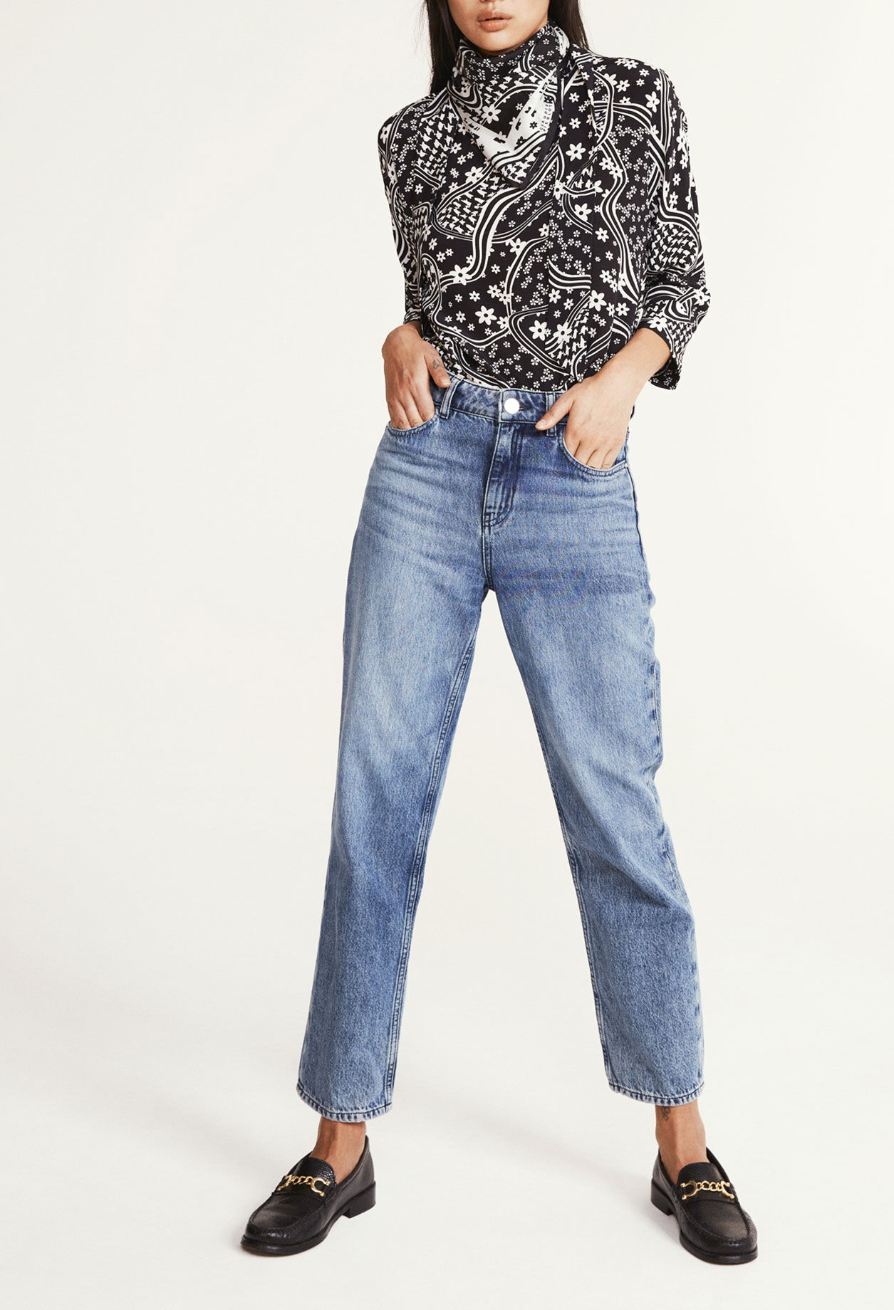 Blusa con cuello alto