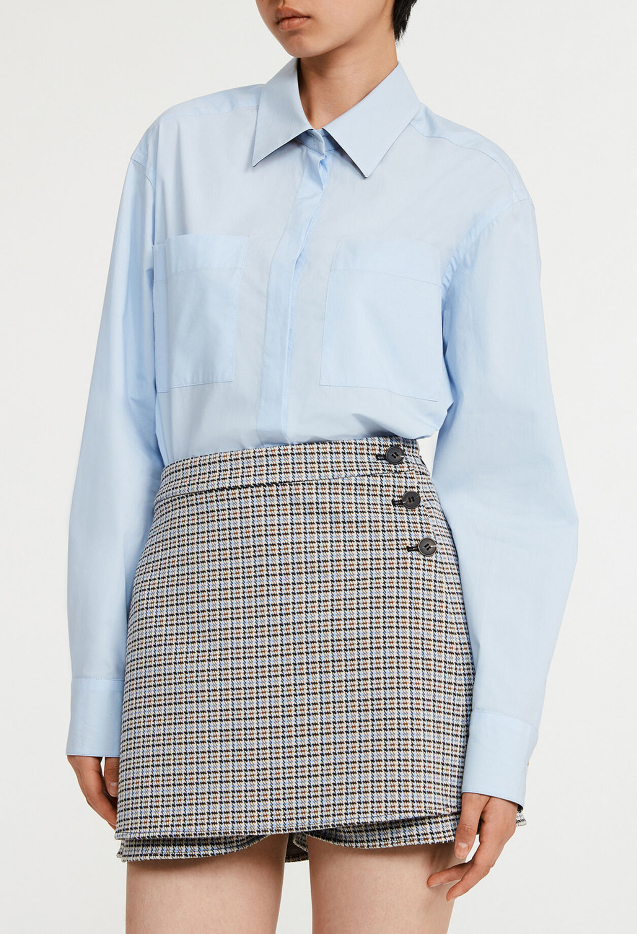 Falda short cruzada con motivos