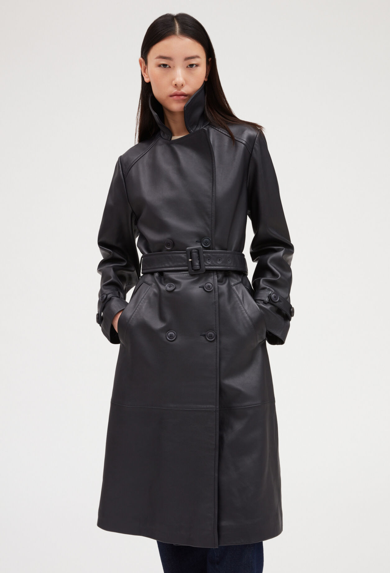 Gabardina azul cuero liso responsable