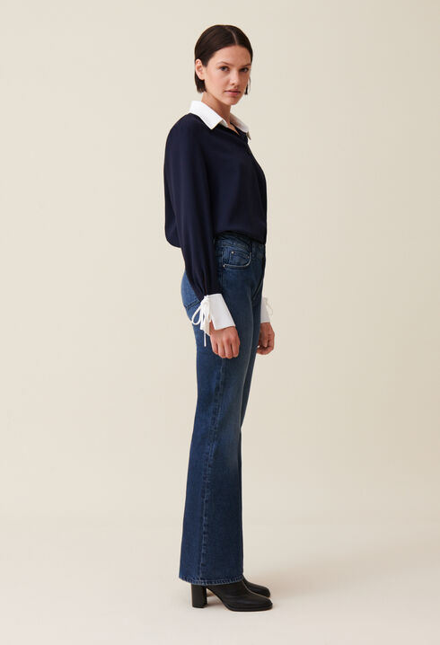 Blusa fluida azul cuello contraste