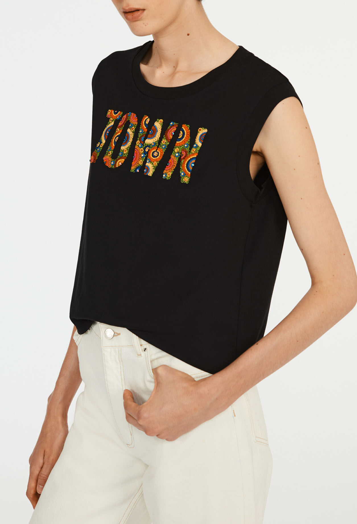 Camiseta bordada de coton