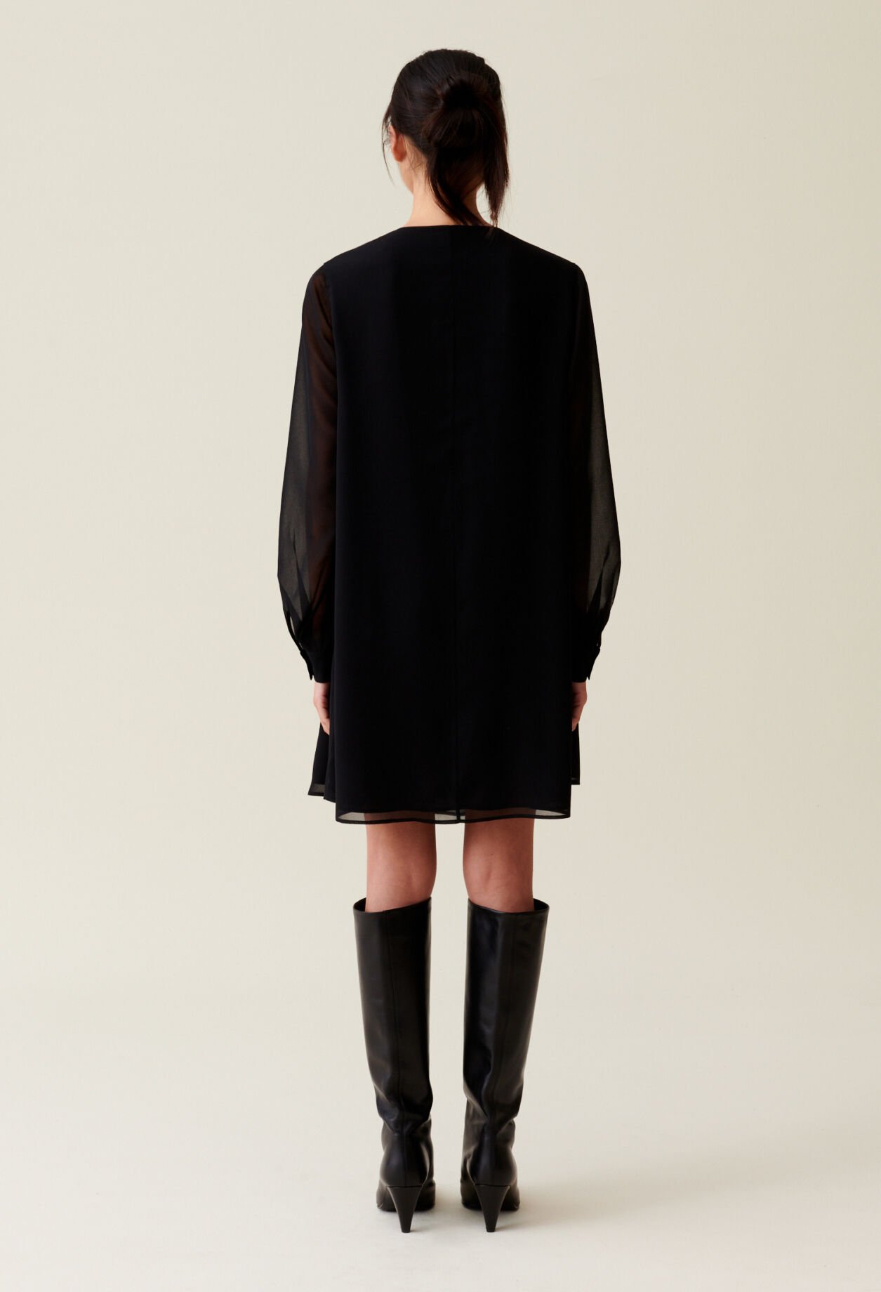 Vestido corto fluido babydoll negro