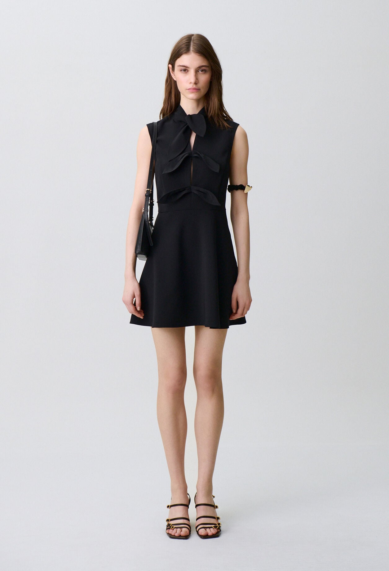Vestido corto cuello con lazo