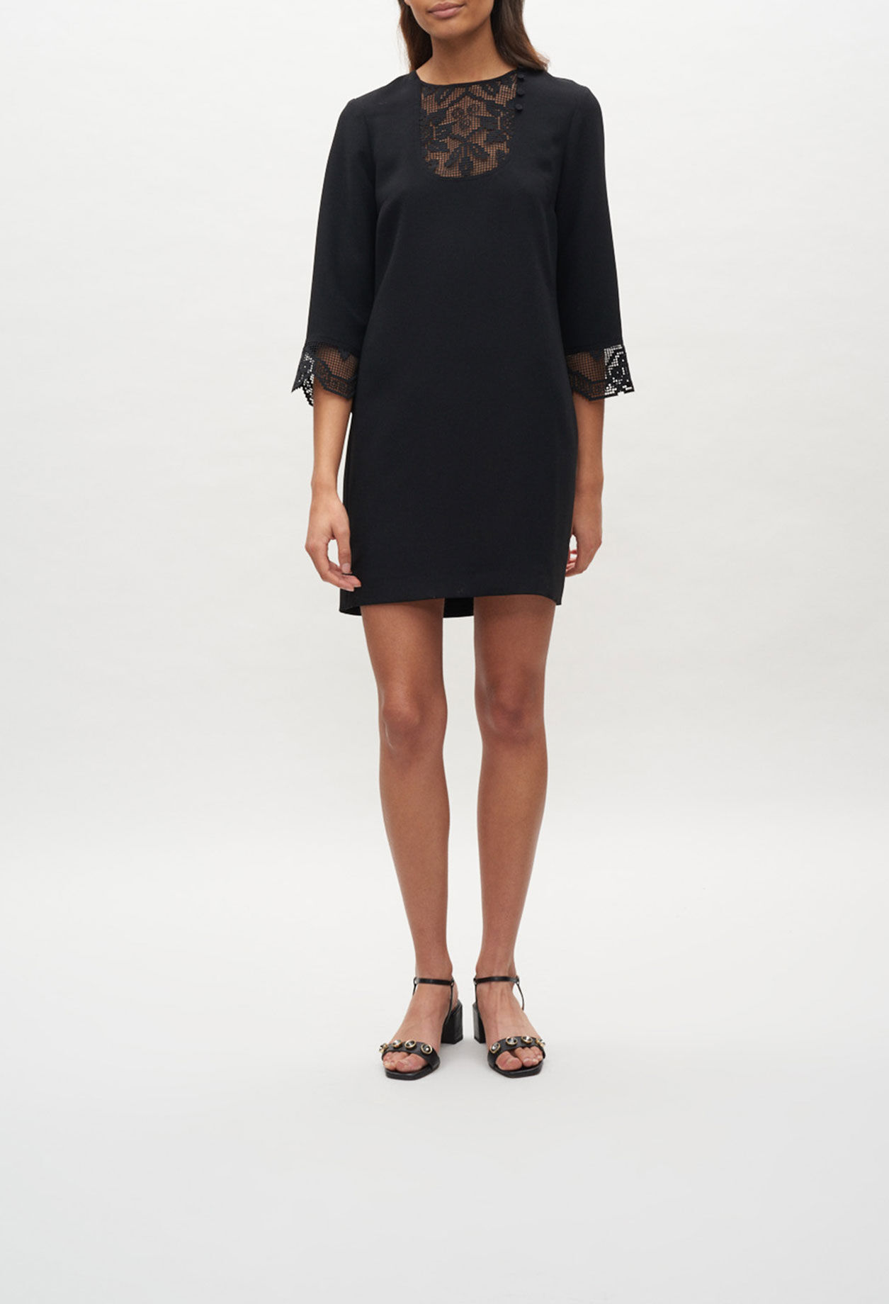 Vestido con acabados de encaje