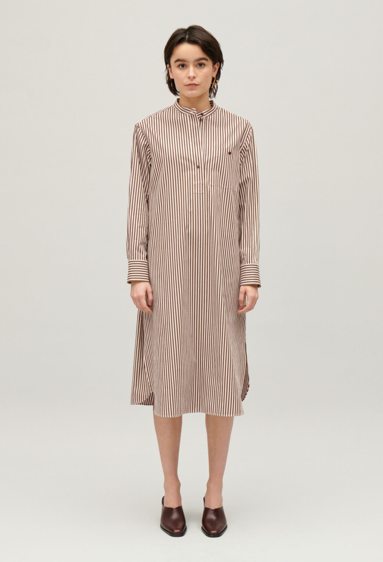 Vestido largo de rayas en bronce