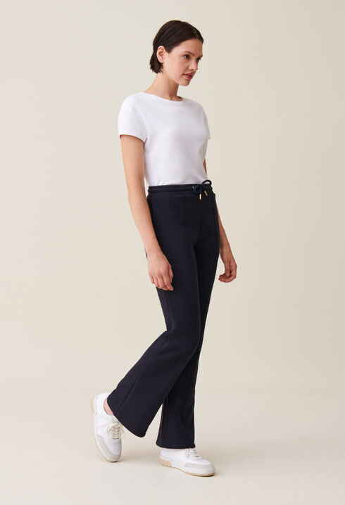 Pantalón azul marino cómodo