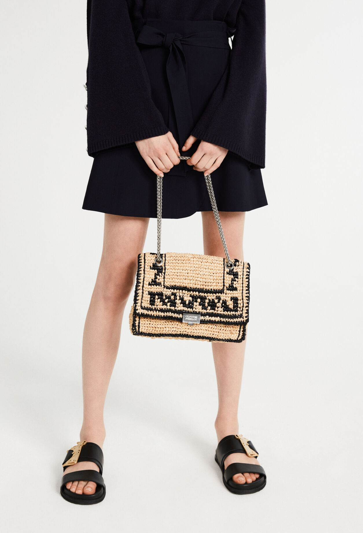 Bolso de mano con cadena