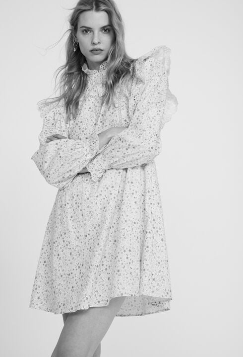 Vestido de flores con volantes