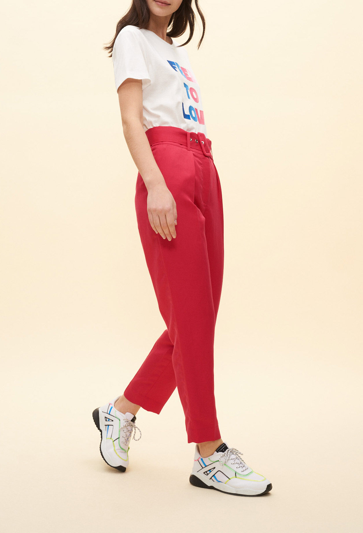 Pantalón de traje con cinturón fushia
