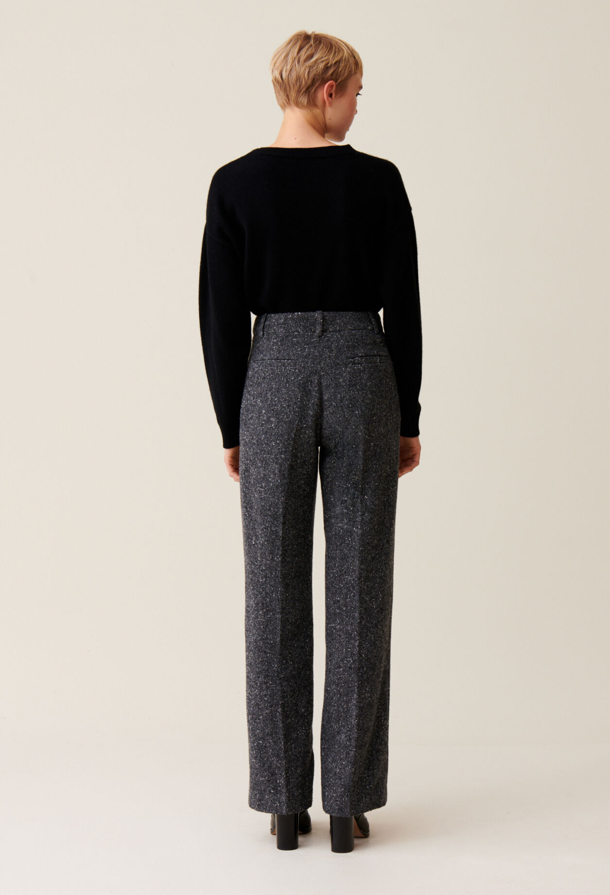 Pantalón de traje gris de lana