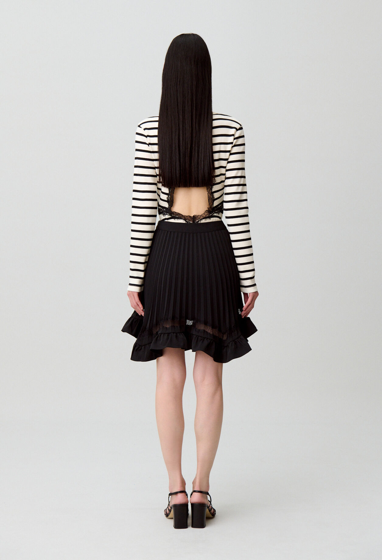 Falda asimétrica de encaje