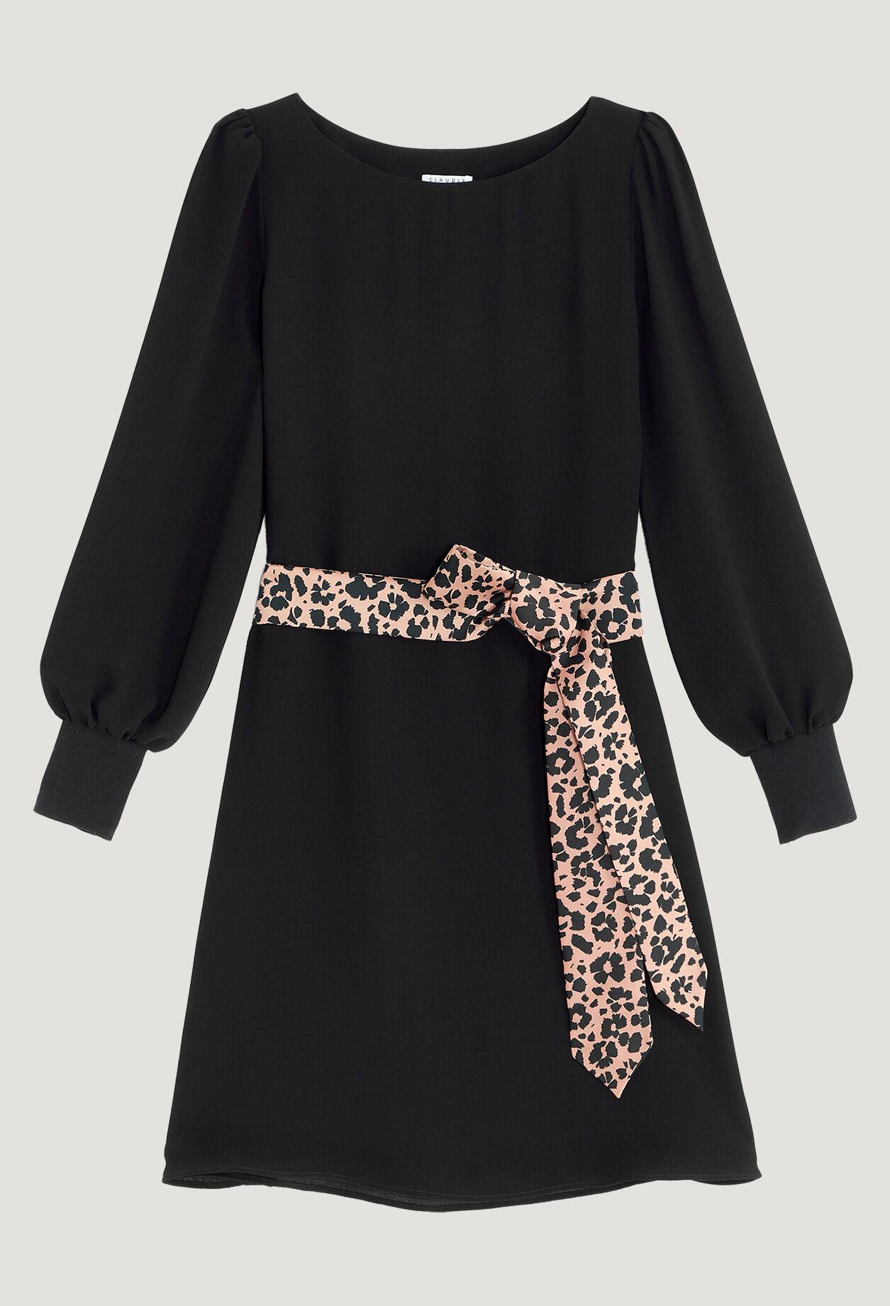 Vestido con cinturón de leopardo
