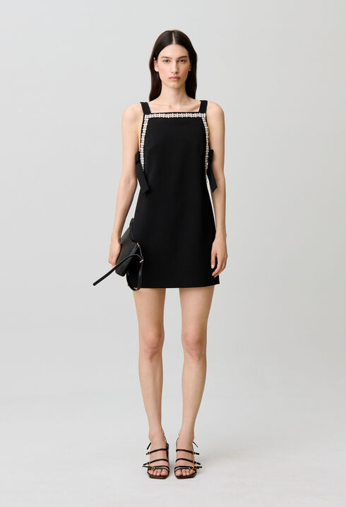 Vestido recto ajustado con lazos