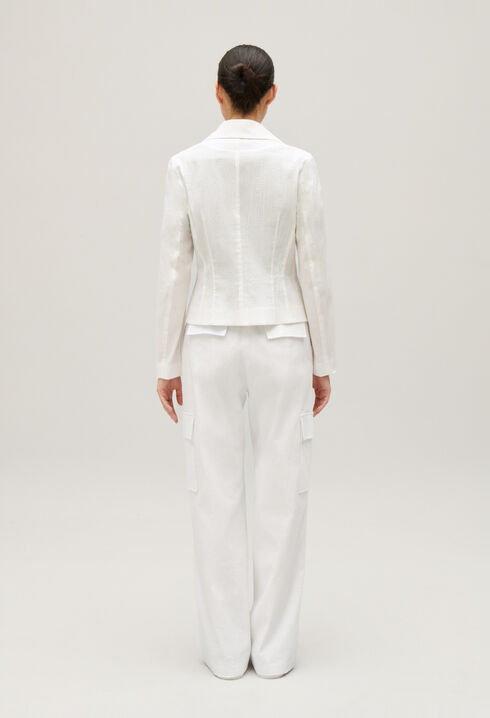 Chaqueta de sastre entallada en blanco