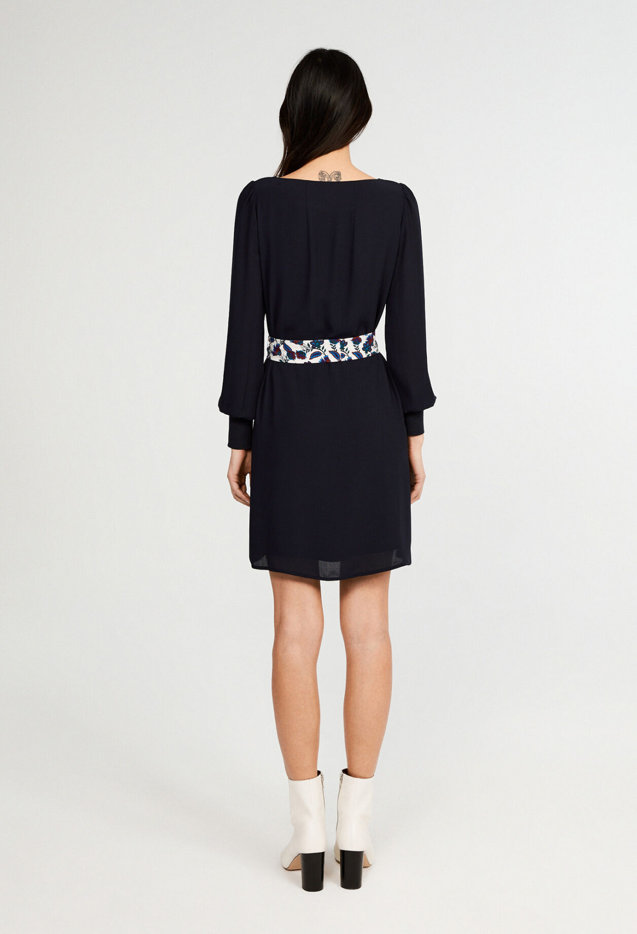 Vestido recto con cinturón