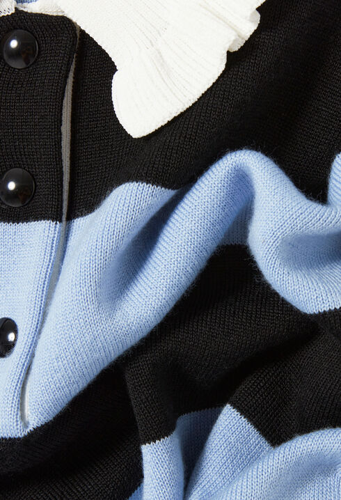 Polo de rayas anchas.