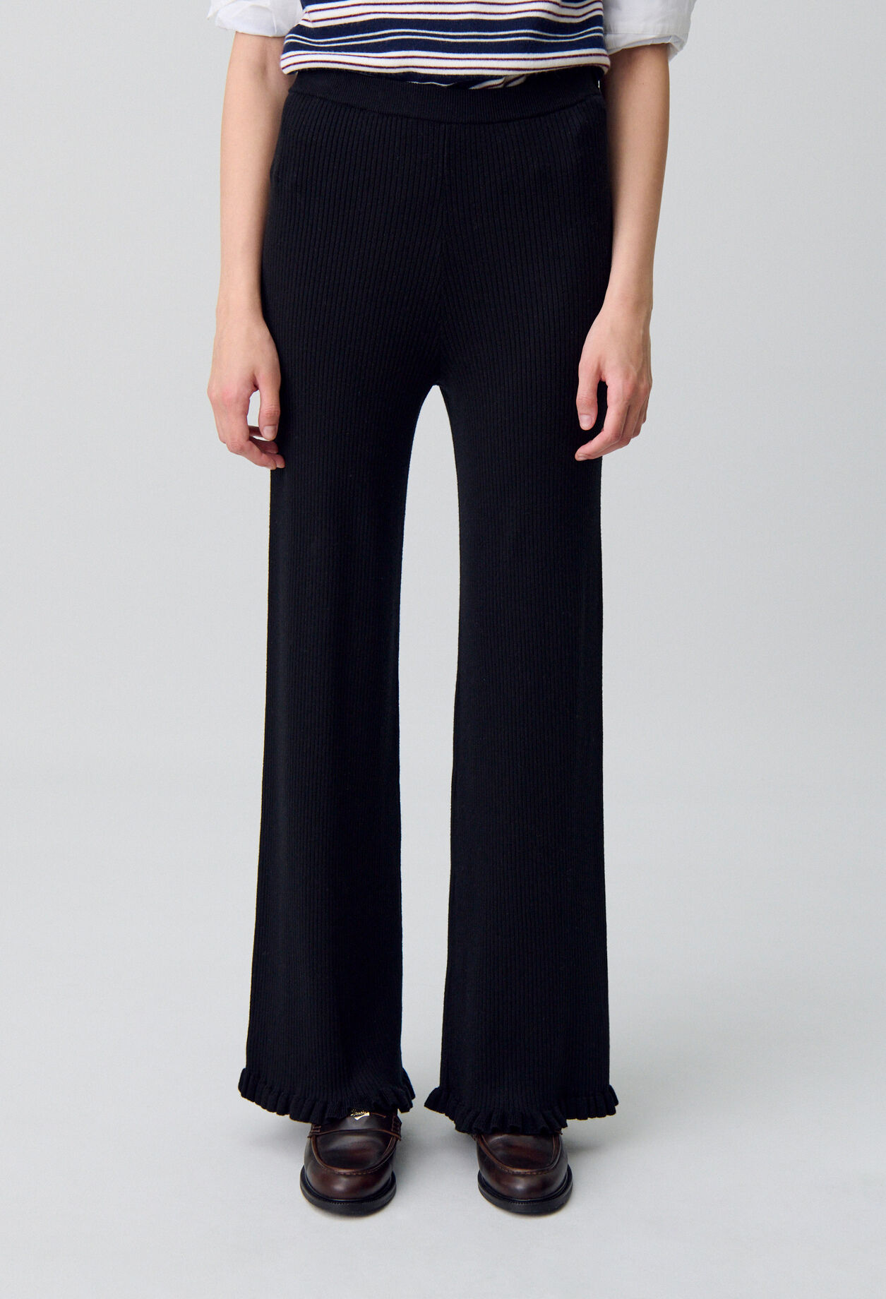 Pantalón de punto acampanado