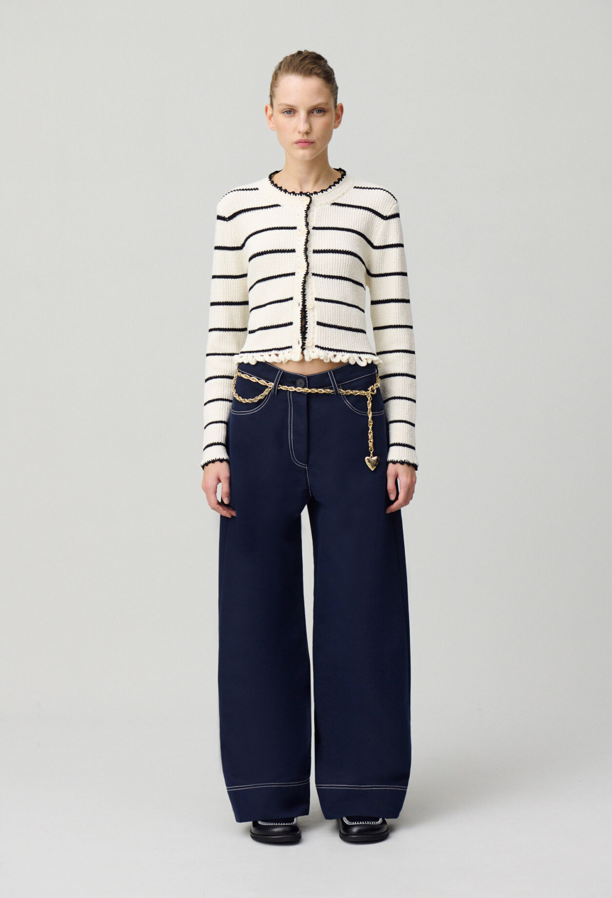 Pantalón ancho con dobladillos