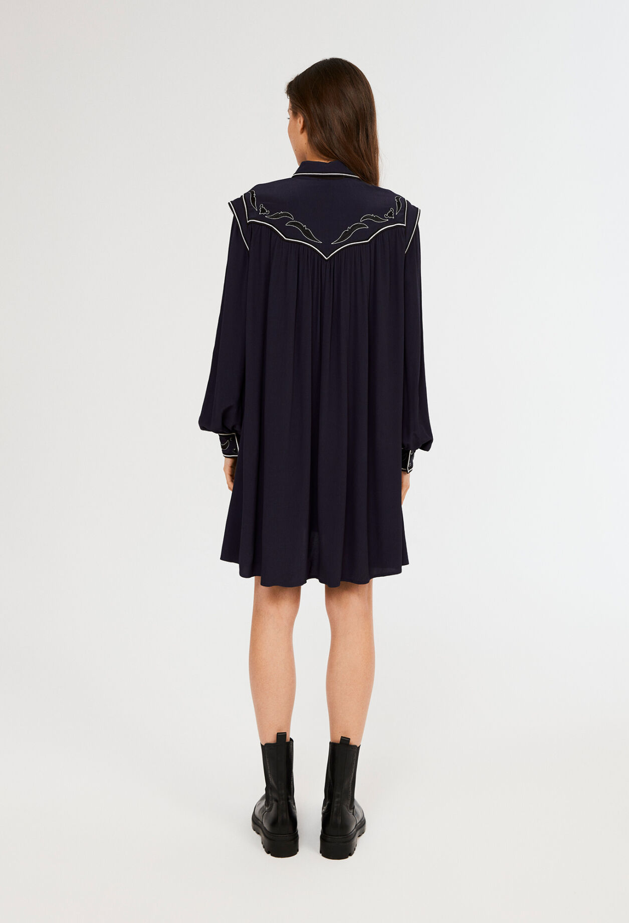 Vestido con flecos