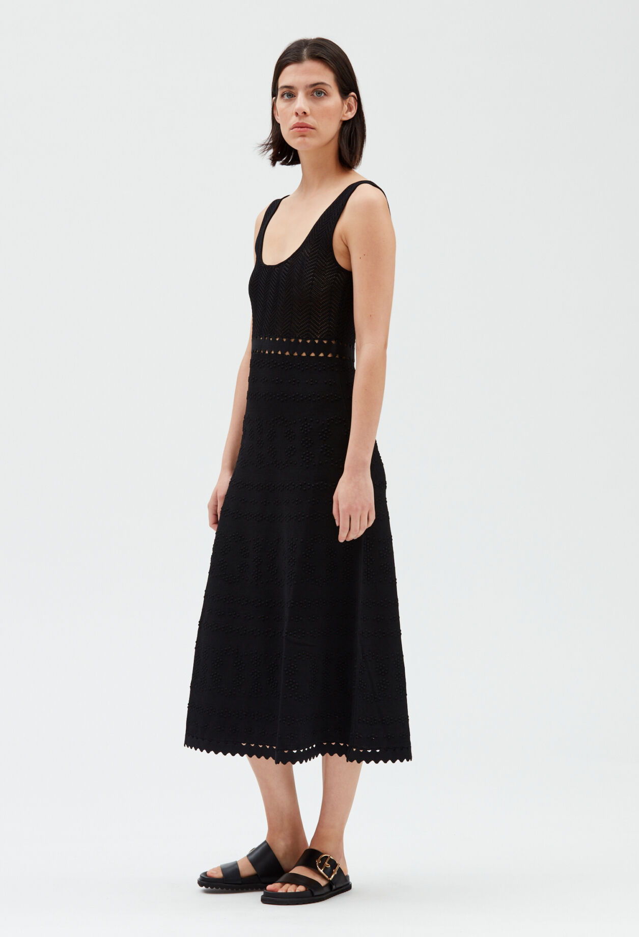 Vestido semilargo punto